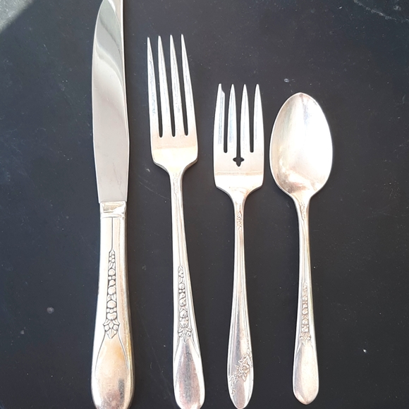 6 pl. Settings of Rogers 1940 flatware - Picture 1 of 2